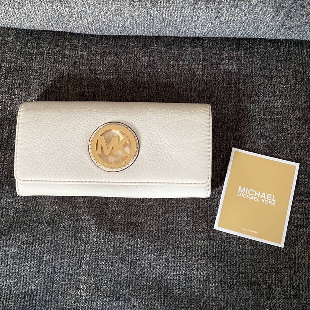 Michael Kors Fulton Flap Continental Wallet